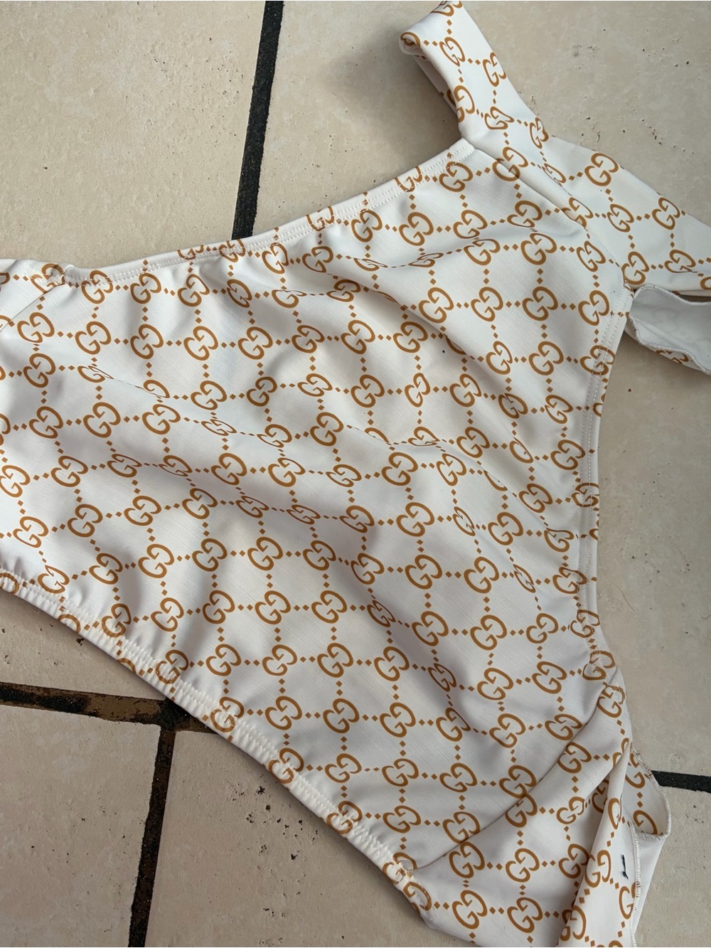 Halter top - Picture 3 of 3